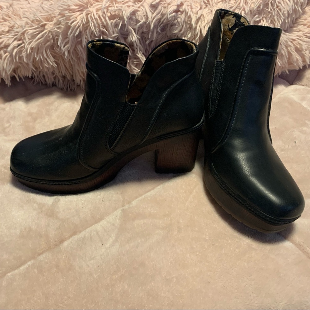 Korks robin clog bootie